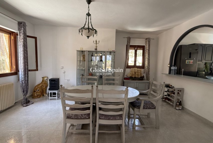 Revente - VILLA -
ORIHUELA - Inland