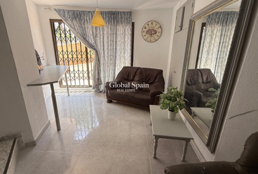 Revente - VILLA -
ORIHUELA - Inland