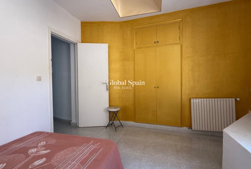 Revente - VILLA -
ORIHUELA - Inland