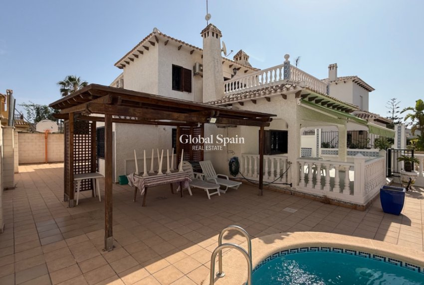 Revente - VILLA -
ORIHUELA - Inland