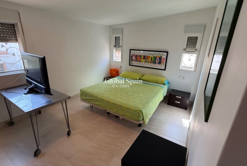 Revente - VILLA -
ORIHUELA - Inland