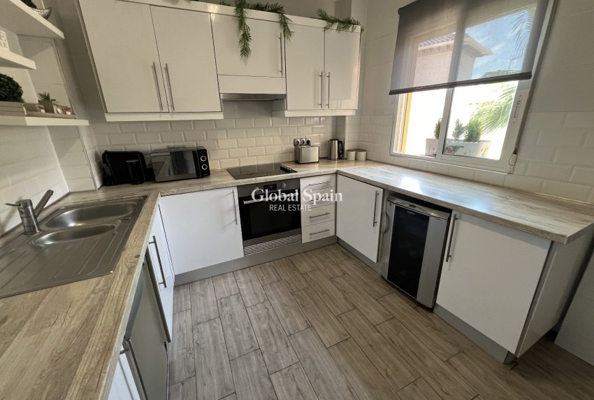 Revente - VILLA -
ORIHUELA - Inland