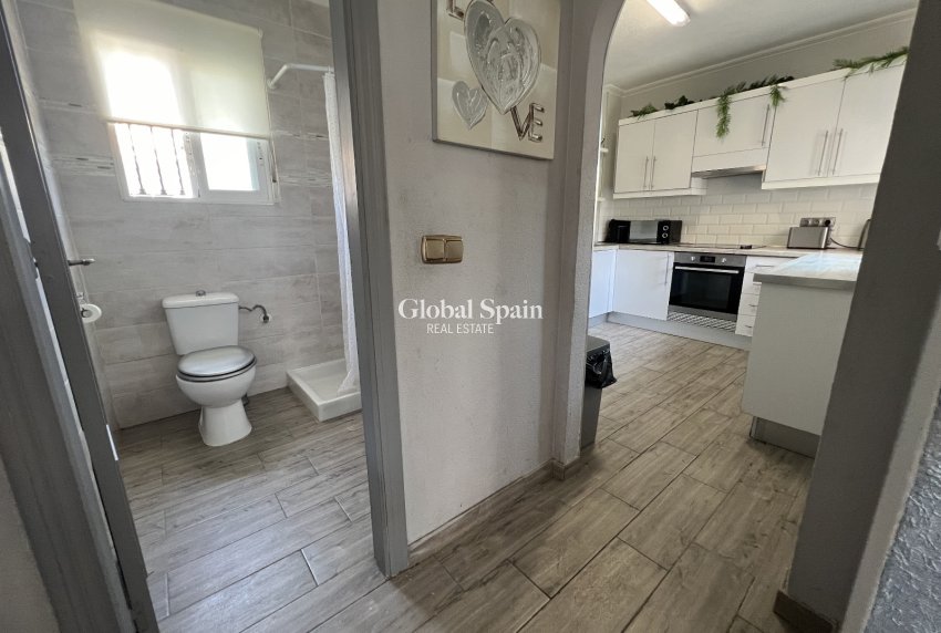 Revente - VILLA -
ORIHUELA - Inland