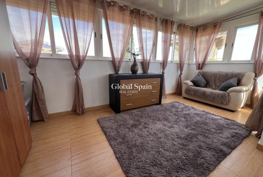 Revente - VILLA -
ORIHUELA - Inland