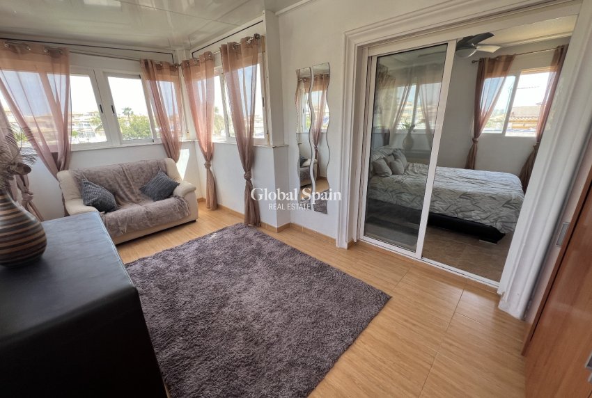 Revente - VILLA -
ORIHUELA - Inland