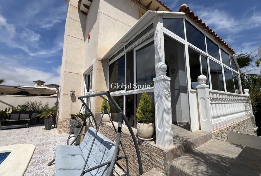 Revente - VILLA -
ORIHUELA - Inland