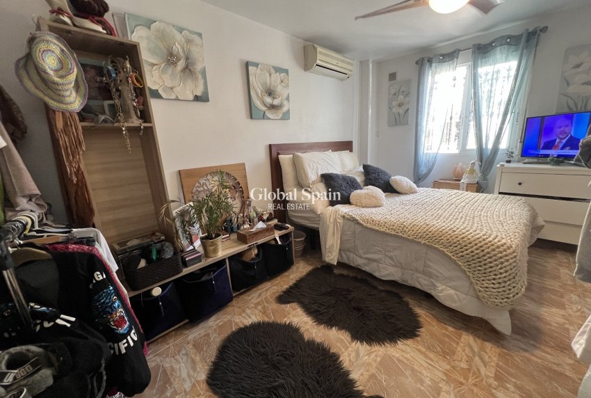 Revente - VILLA -
ORIHUELA - Inland