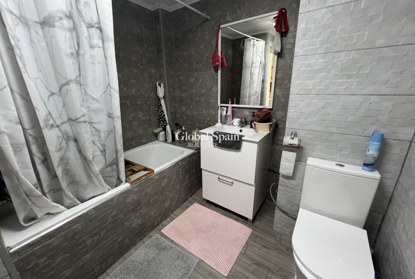 Revente - VILLA -
ORIHUELA - Inland