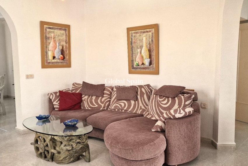 Revente - VILLA -
ORIHUELA - Inland