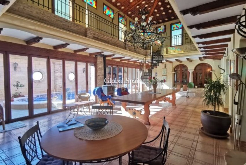 Revente - VILLA -
ORIHUELA - Inland