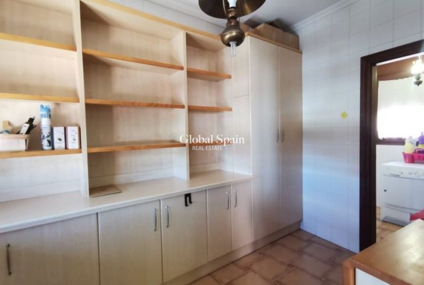 Revente - VILLA -
ORIHUELA - Inland