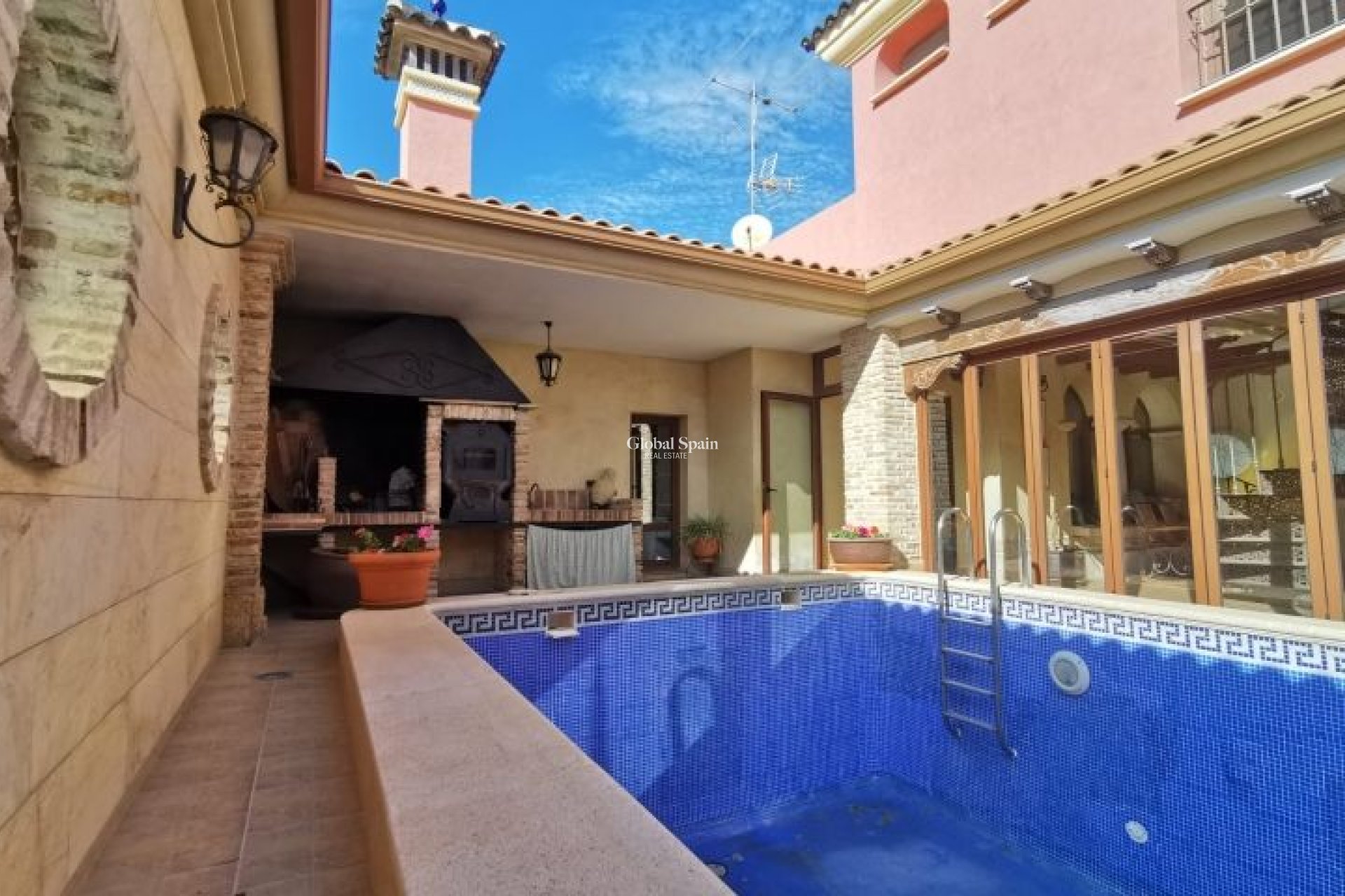 Revente - VILLA -
ORIHUELA - Inland