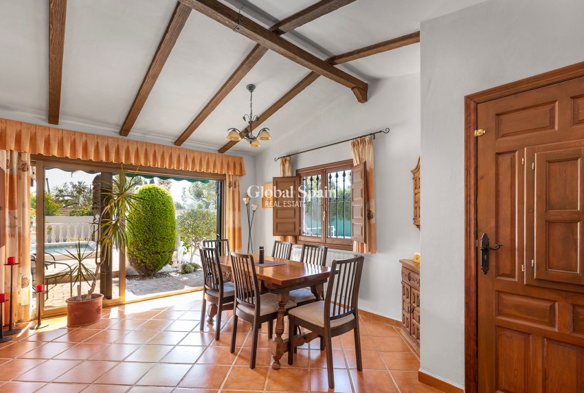 Revente - VILLA -
ORIHUELA - Inland