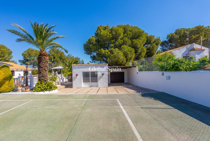 Revente - VILLA -
ORIHUELA - Inland