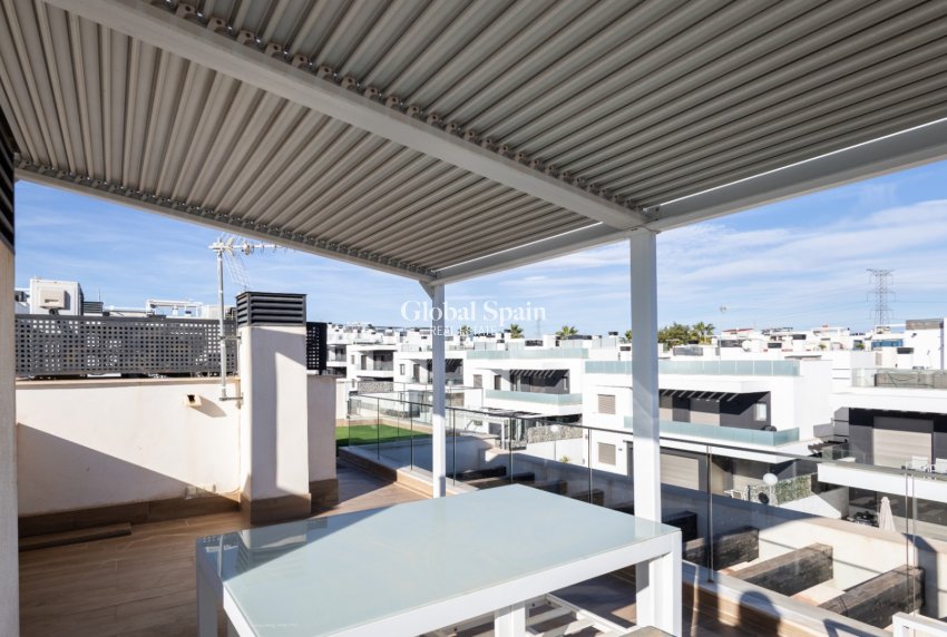Revente - VILLA -
ORIHUELA - Inland