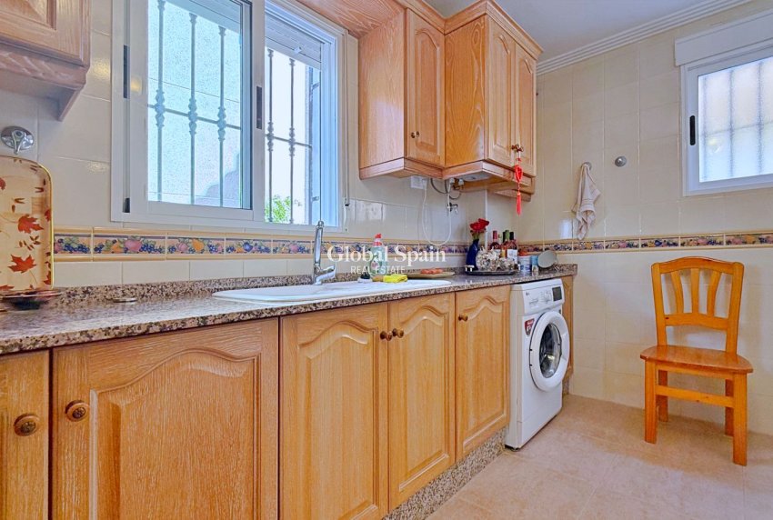 Revente - VILLA -
ORIHUELA - Inland
