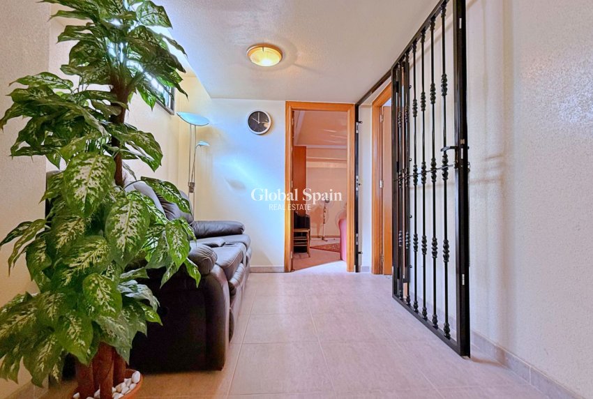 Revente - VILLA -
ORIHUELA - Inland