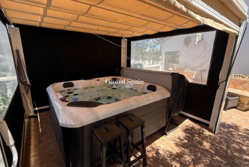 Revente - VILLA -
ORIHUELA - Inland