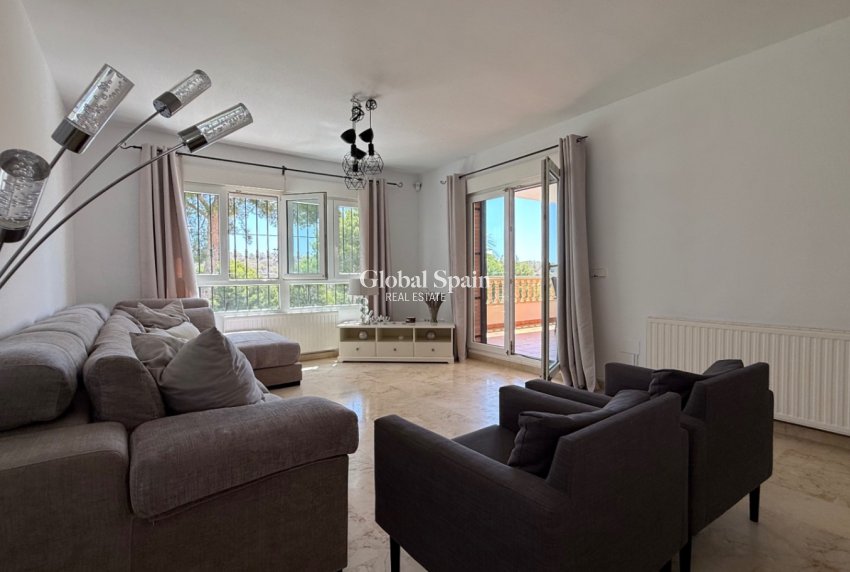 Revente - VILLA -
ORIHUELA - Inland