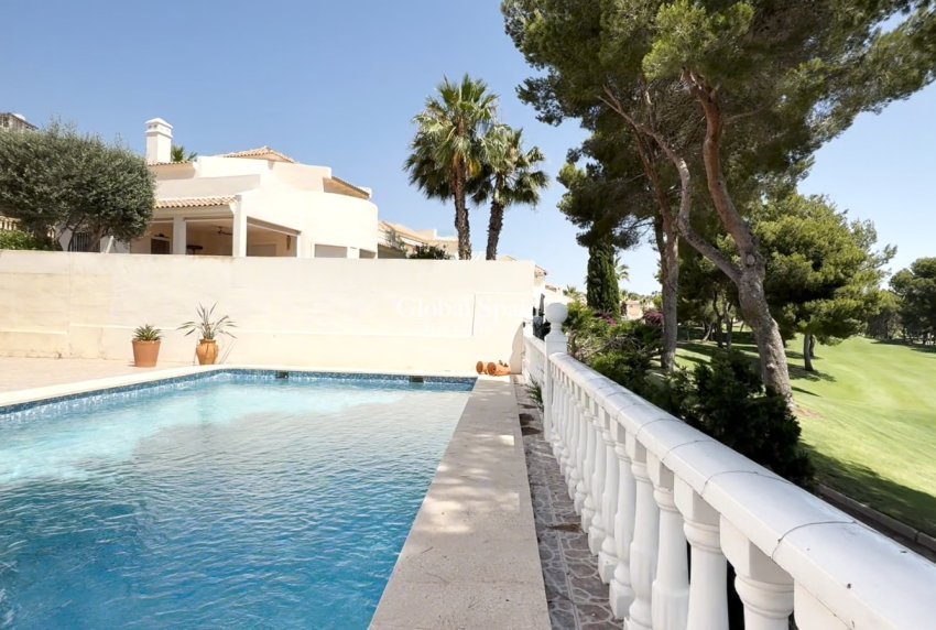 Revente - VILLA -
ORIHUELA - Inland