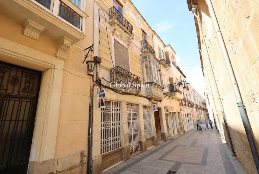 Revente - VILLA -
ORIHUELA - Inland