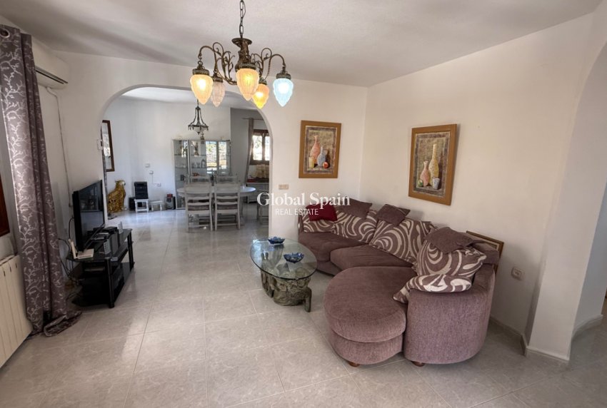 Revente - VILLA -
ORIHUELA - Inland