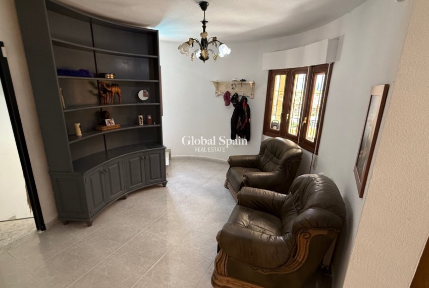 Revente - VILLA -
ORIHUELA - Inland