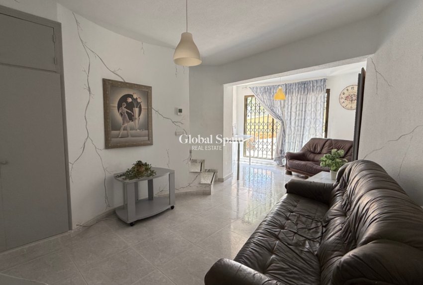 Revente - VILLA -
ORIHUELA - Inland