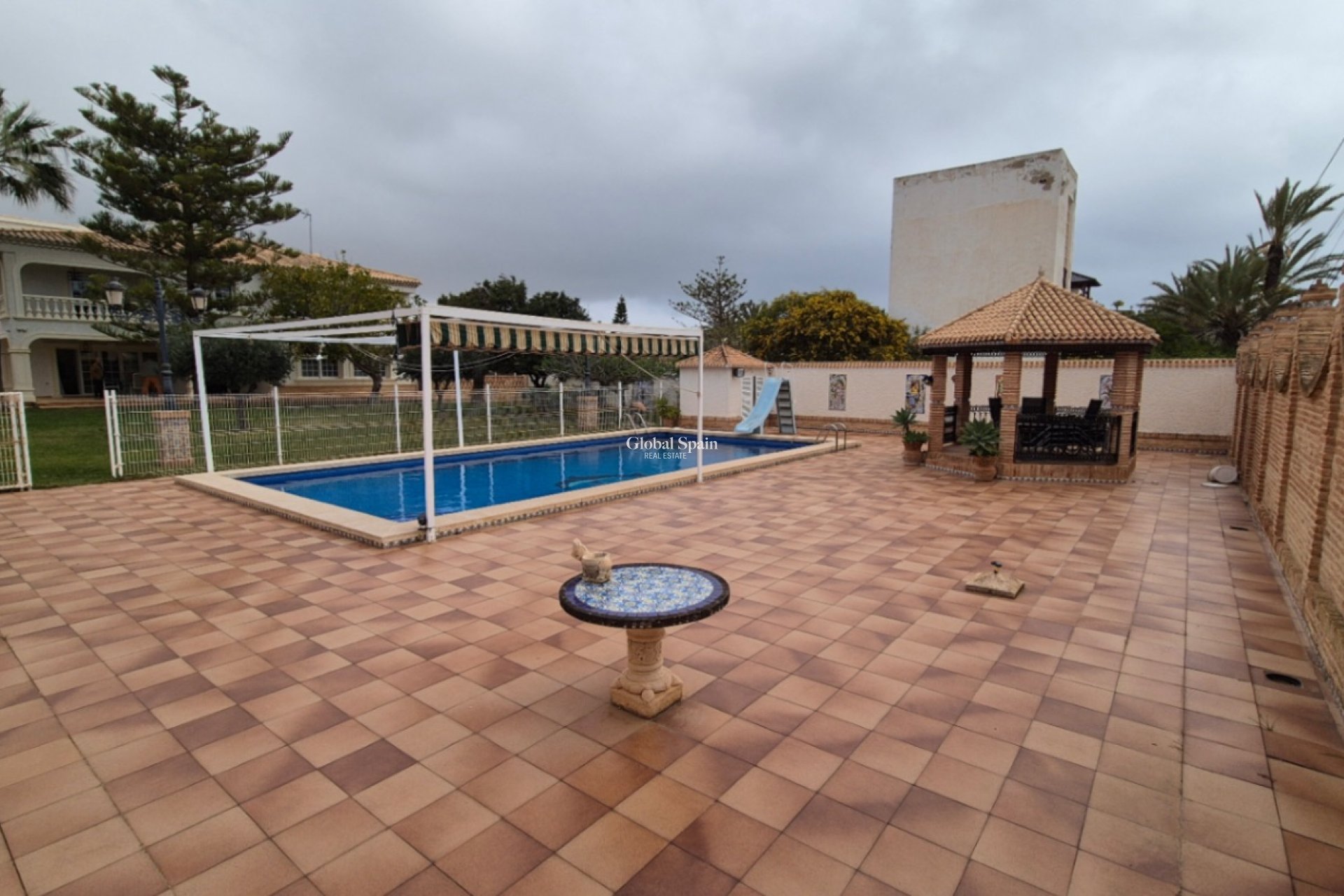 Revente - VILLA -
ORIHUELA - Inland