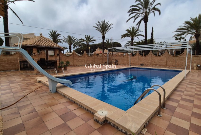 Revente - VILLA -
ORIHUELA - Inland