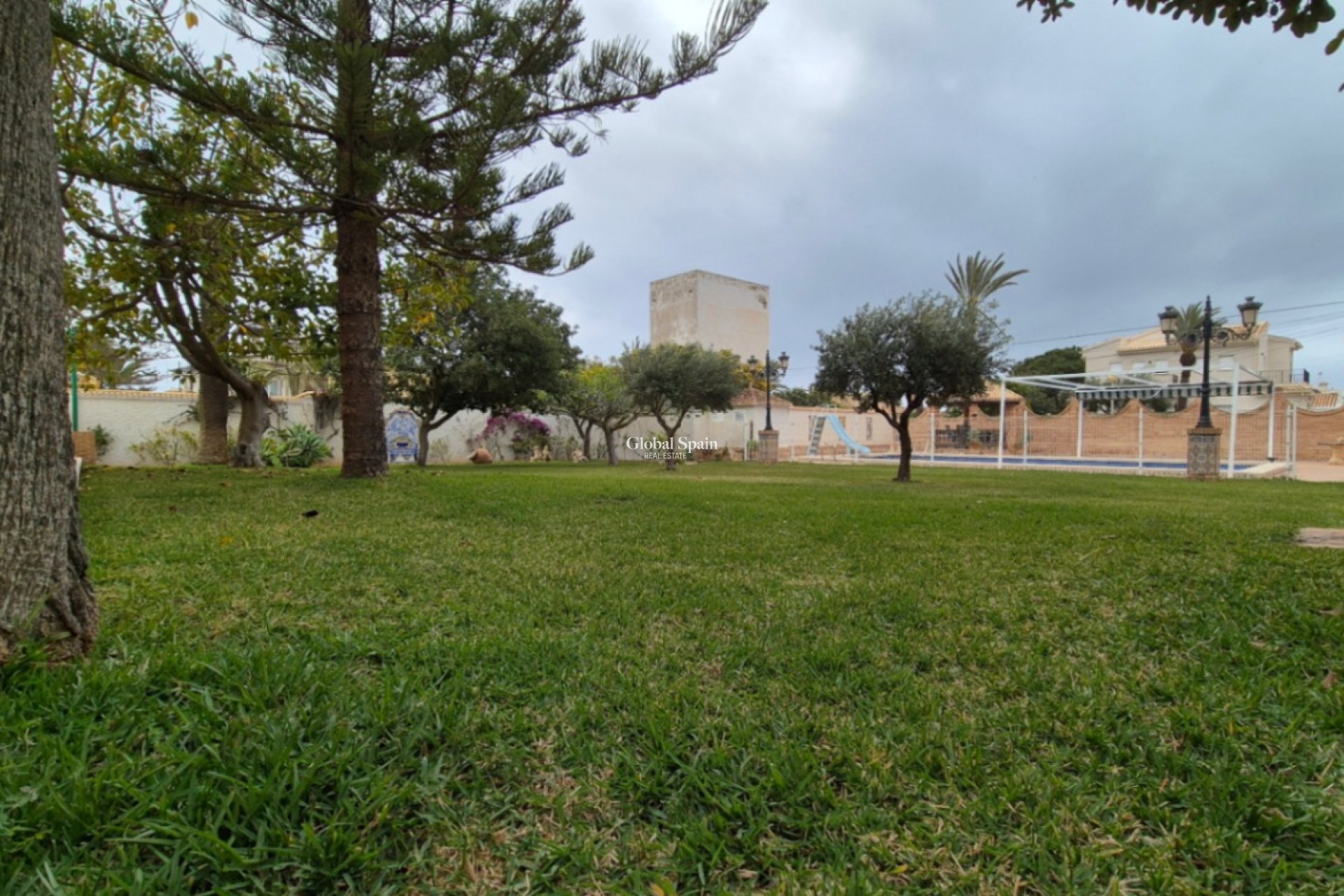 Revente - VILLA -
ORIHUELA - Inland