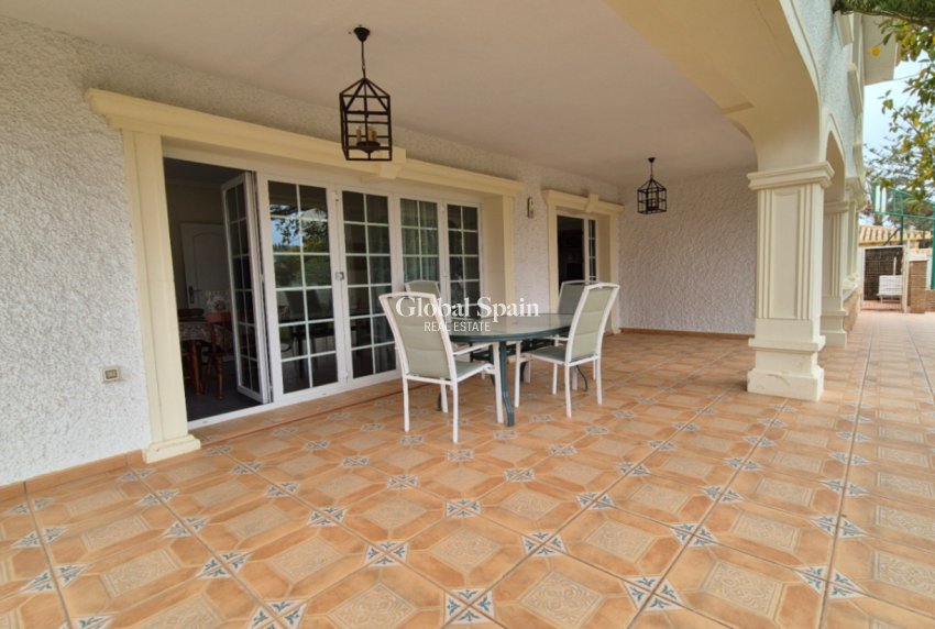 Revente - VILLA -
ORIHUELA - Inland