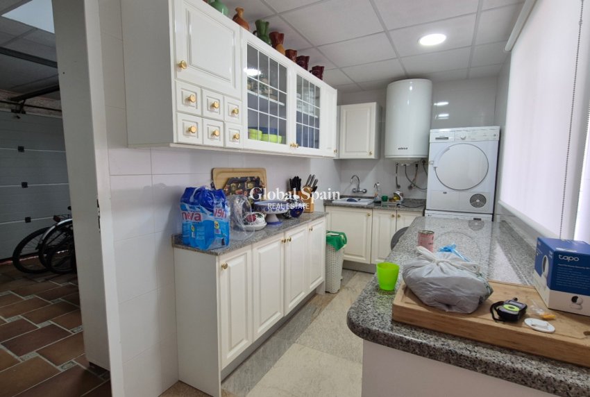 Revente - VILLA -
ORIHUELA - Inland
