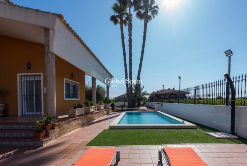 Revente - VILLA -
ORIHUELA - Inland
