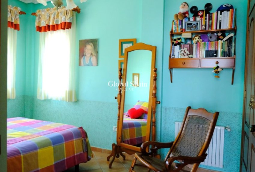 Revente - VILLA -
ORIHUELA - Inland