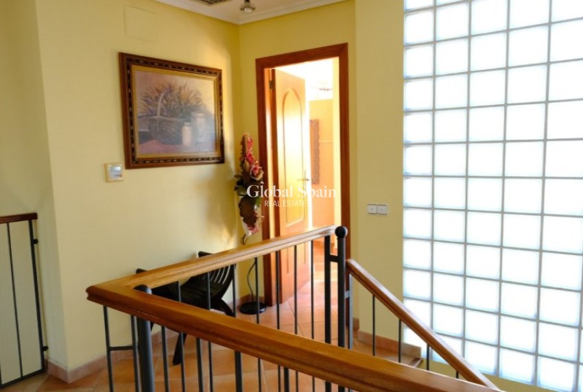 Revente - VILLA -
ORIHUELA - Inland