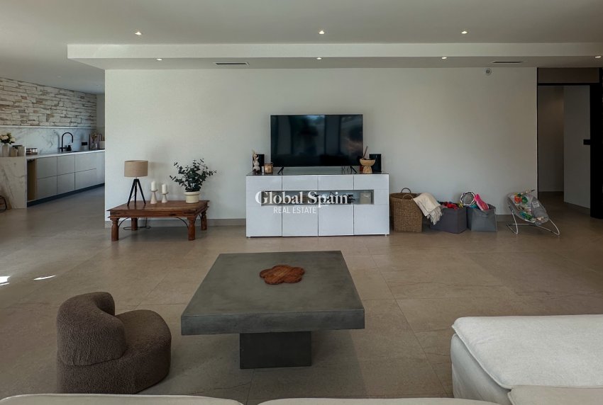Revente - VILLA -
ORIHUELA - Inland