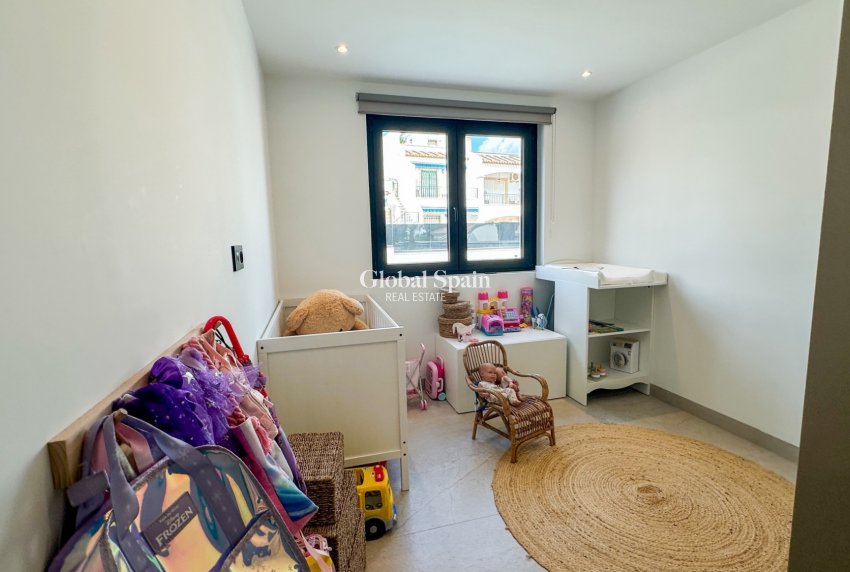 Revente - VILLA -
ORIHUELA - Inland