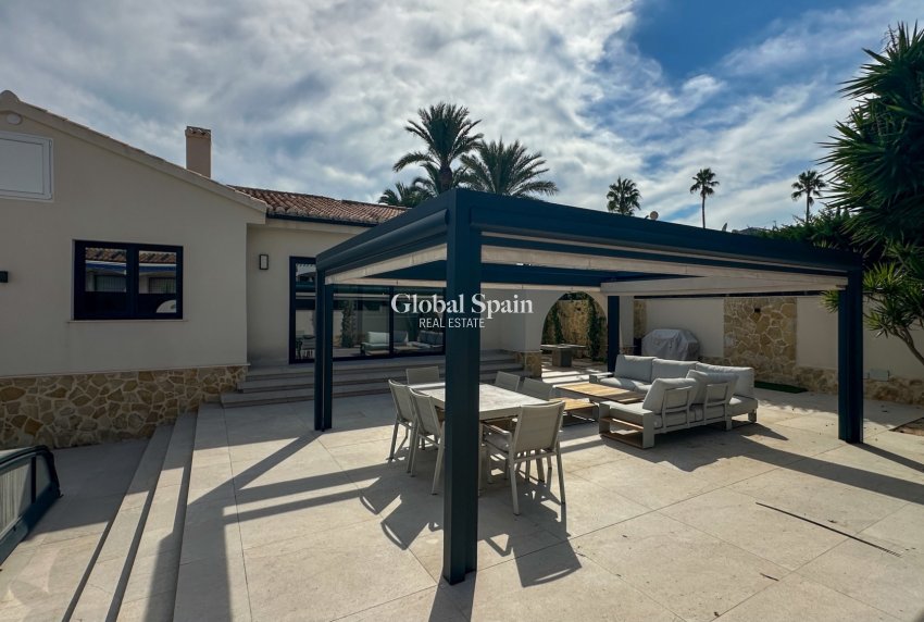 Revente - VILLA -
ORIHUELA - Inland