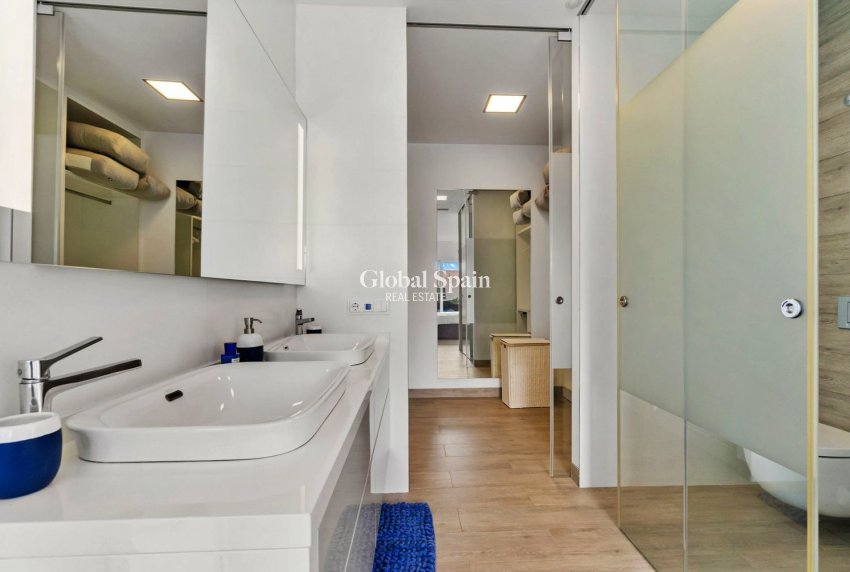 Revente - VILLA -
ORIHUELA - LAS COLINAS GOLF RESORT