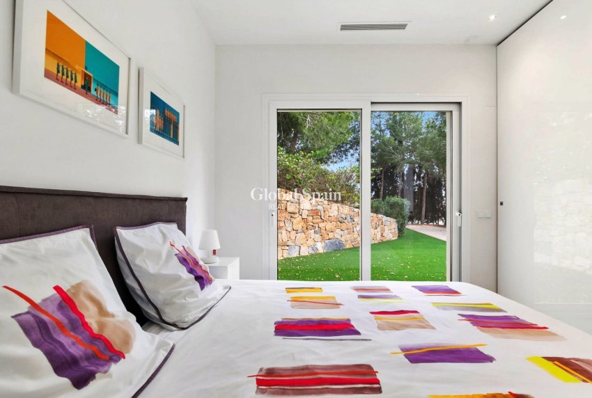 Revente - VILLA -
ORIHUELA - LAS COLINAS GOLF RESORT