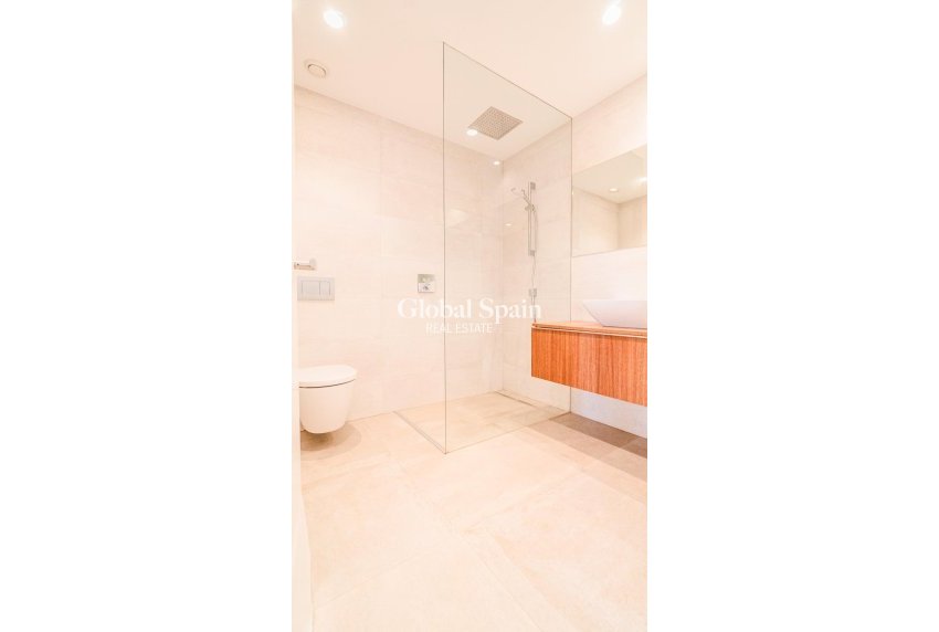 Revente - VILLA -
ORIHUELA - LAS COLINAS GOLF RESORT