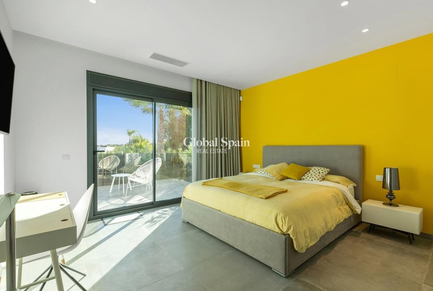 Revente - VILLA -
ORIHUELA - LAS COLINAS GOLF RESORT