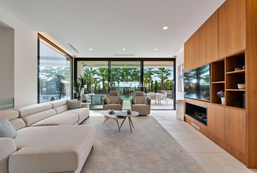 Revente - VILLA -
ORIHUELA - LAS COLINAS GOLF RESORT