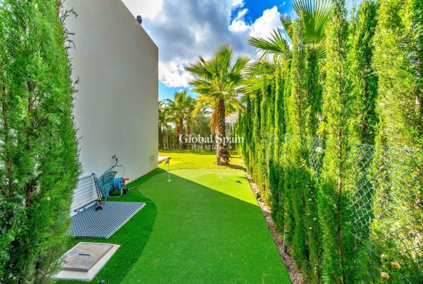 Revente - VILLA -
ORIHUELA - LAS COLINAS GOLF RESORT