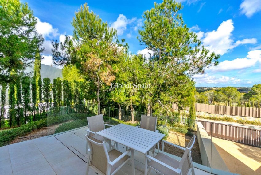 Revente - VILLA -
ORIHUELA - LAS COLINAS GOLF RESORT