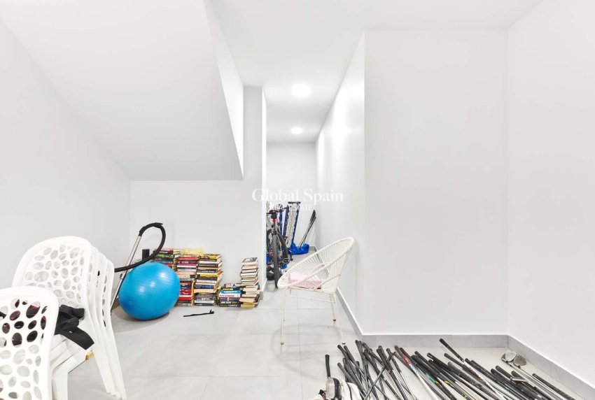 Revente - VILLA -
ORIHUELA - LAS COLINAS GOLF RESORT