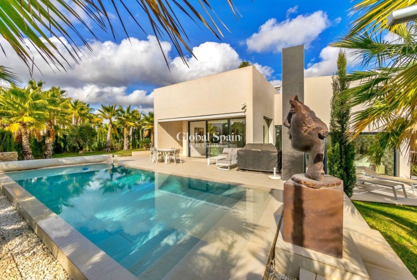 Revente - VILLA -
ORIHUELA - LAS COLINAS GOLF RESORT