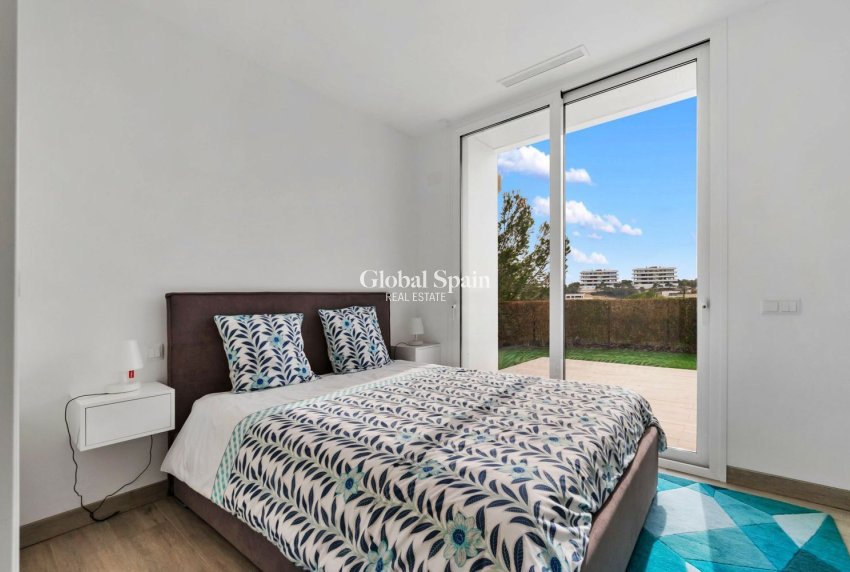 Revente - VILLA -
ORIHUELA - LAS COLINAS GOLF RESORT