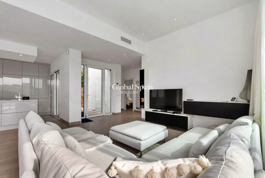 Revente - VILLA -
ORIHUELA - LAS COLINAS GOLF RESORT